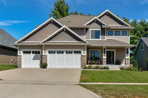 15609 Wilden Dr, Urbandale, IA 50323