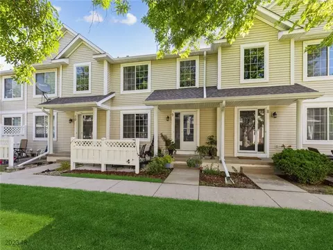 9335 Greenspire Dr #9, West Des Moines, IA 50266