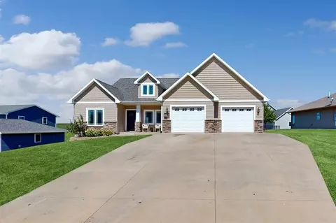 705 N 2nd St, Sully, IA 50251