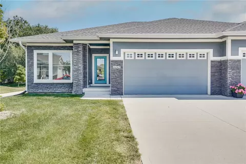 4445 Lower Beaver Rd, Des Moines, IA 50310