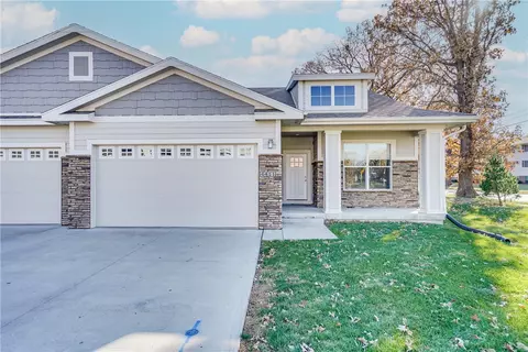 4411 Lower Beaver Rd, Des Moines, IA 50310