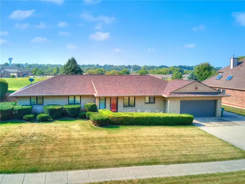 705 Scott Felton Rd, Indianola, IA 50125