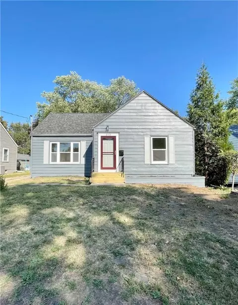2113 55th St, Des Moines, IA 50310