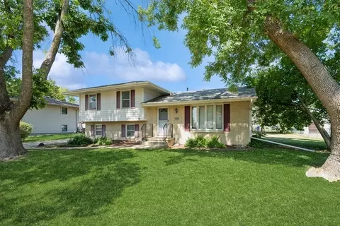 2426 E Madison Ave, Des Moines, IA 50317
