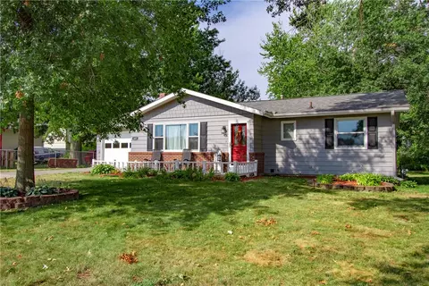 307 Farmer St, Pella, IA 50219
