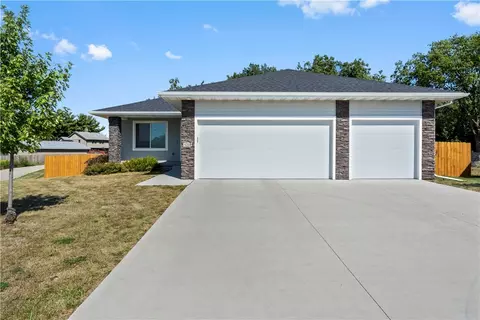 4518 E 48th St, Des Moines, IA 50317