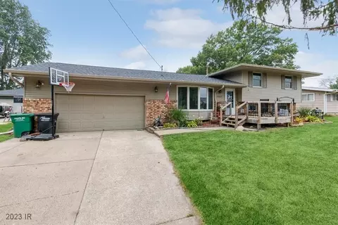 6860 NW 4th St, Des Moines, IA 50313