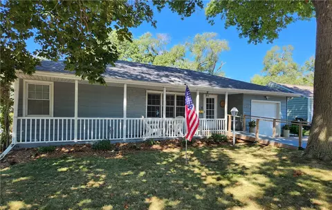 202 S Park Lane Dr, Knoxville, IA 50138
