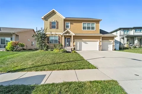 1716 S 14th St, Adel, IA 50003