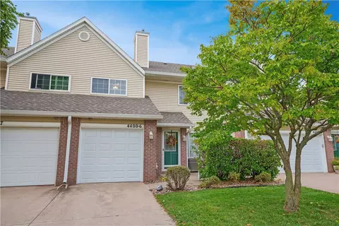 4400 104th St #6, Urbandale, IA 50322