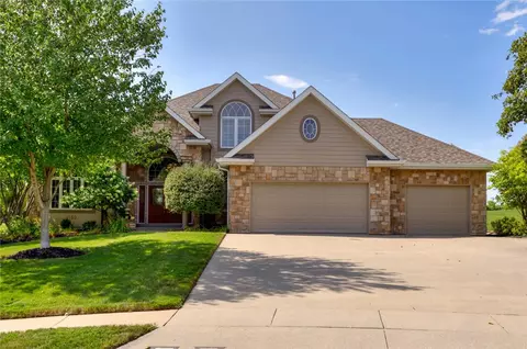 4950 Cherrywood Pl, West Des Moines, IA 50265