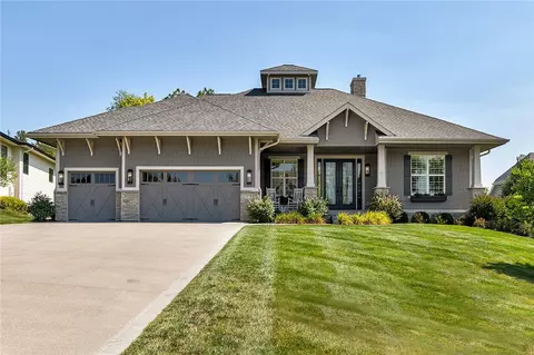 1774 S 40th Ct, West Des Moines, IA 50265