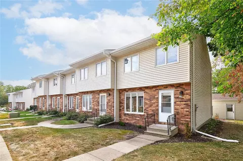 150 Holiday Cir #25, West Des Moines, IA 50265