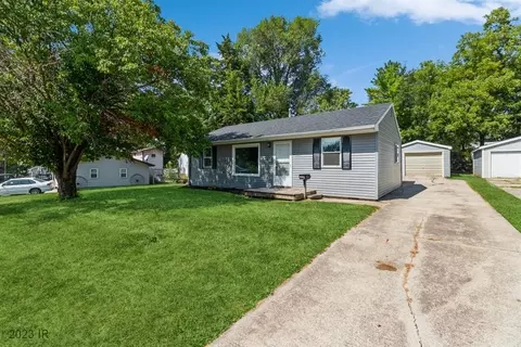 2106 S 8th Ave E, Newton, IA 50208