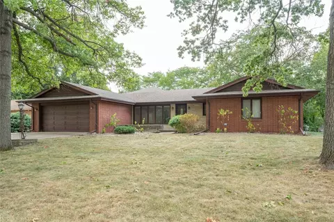 1808 75th St, Windsor Heights, IA 50324