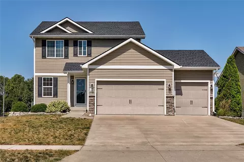6008 Pine Ridge St, Johnston, IA 50131