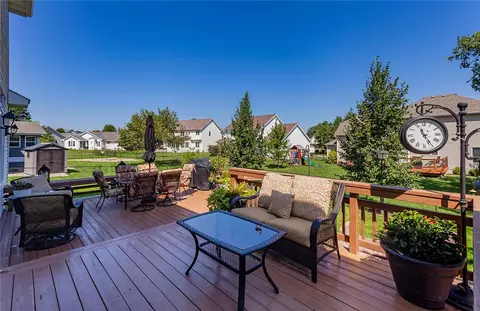 13923 Buena Vista Dr, Urbandale, IA 50323