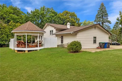 2902 Kendallwood Cir, Des Moines, IA 50321