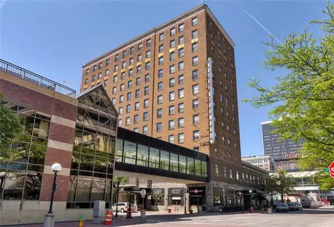 400 Walnut St #903, Des Moines, IA 50309
