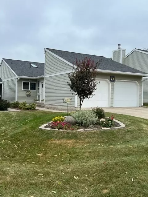 1805 Woodhaven Cir, Ames, IA 50010