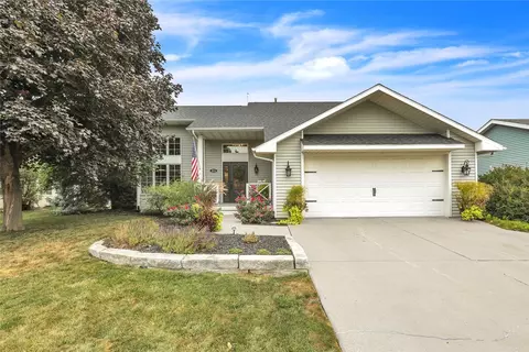 804 E Independence St, Pella, IA 50219