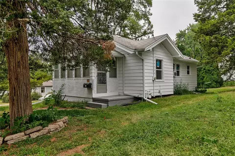 3132 E Washington Ave, Des Moines, IA 50317