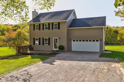 159 Timber Ridge Dr, Pella, IA 50219