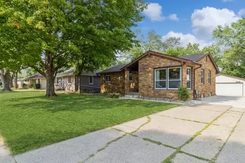 2405 Meadow Ln, West Des Moines, IA 50265