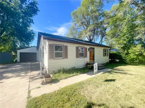 2519 E Aurora Ave, Des Moines, IA 50317