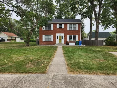 906 N Buxton St, Indianola, IA 50125