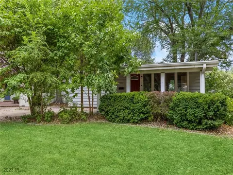 3825 43rd St, Des Moines, IA 50310