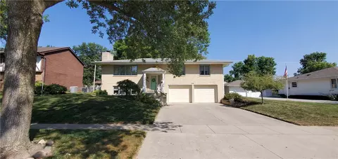2424 Willis Ave, Perry, IA 50220