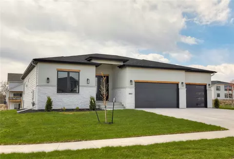 3892 NW 177th Ct, Clive, IA 50325