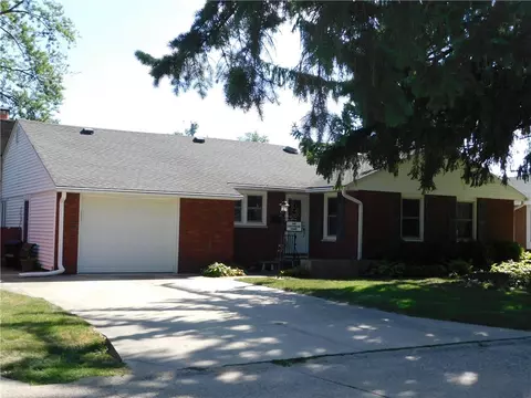 1 Larchwood Ct, Newton, IA 50208