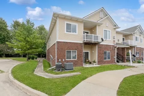 909 7th Ave SE #10, Altoona, IA 50009