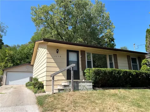 2238 E 34th St, Des Moines, IA 50317