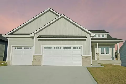 959 Wolf Creek Dr, Polk City, IA 50226