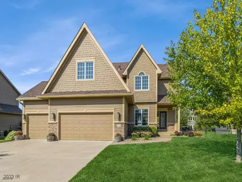 4106 126th St, Urbandale, IA 50323