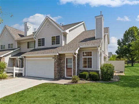 150 S Prairie View Dr #104, West Des Moines, IA 50266