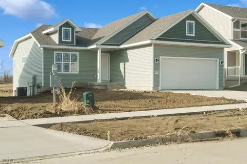 225 S Valley View Dr S, Norwalk, IA 50211