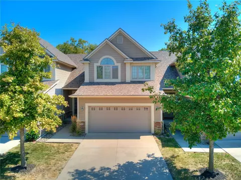 3919 140th St, Urbandale, IA 50323