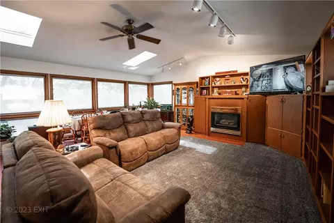 1209 Stephen Ct, Indianola, IA 50125