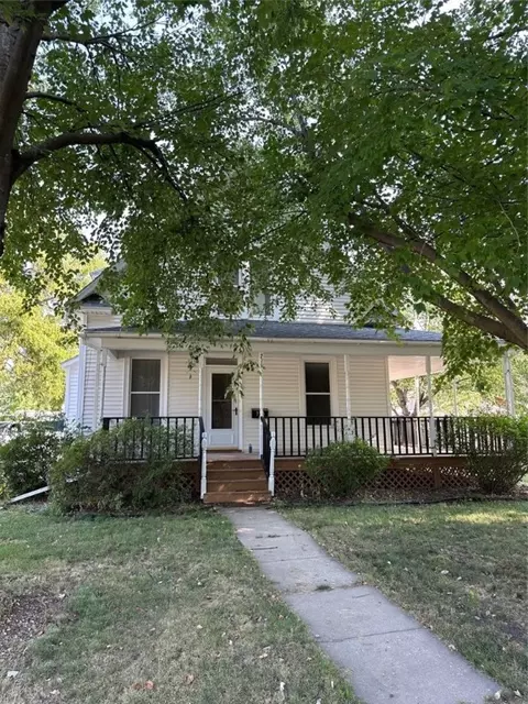 719 W Washington St, Winterset, IA 50273