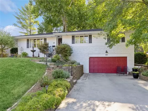 919 31st St, West Des Moines, IA 50265