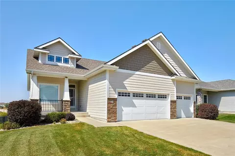 39 SE Pembrooke Ln, Waukee, IA 50263