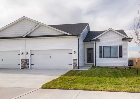 2913 Sayre Dr, Norwalk, IA 50211