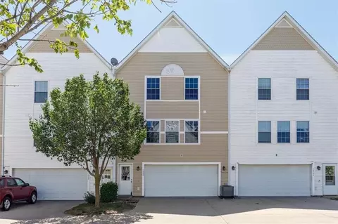1062 10th Ave NW, Altoona, IA 50009