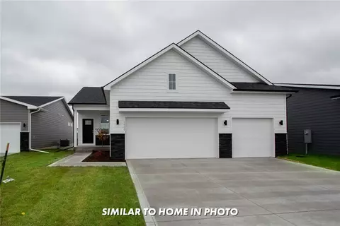 2956 Primrose Ln, Pella, IA 50219
