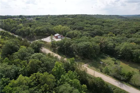 16523 320th Way, Earlham, IA 50072