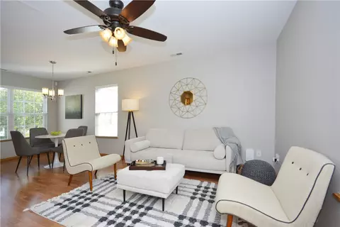 15240 Alpine Dr, Urbandale, IA 50323
